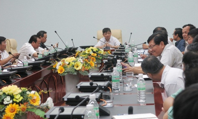 Ngày nghỉ lễ Quốc tế lao động (1/5), lãnh đạo chính quyền TP và các ban, ngành chức năng ở Đà Nẵng vẫn họp khẩn tìm giải pháp gỡ khó giúp ngư dân tiêu thụ được cá.