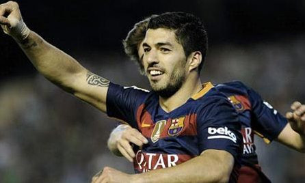 Suarez bỏ xa Ronaldo trong cuộc đua Giày vàng