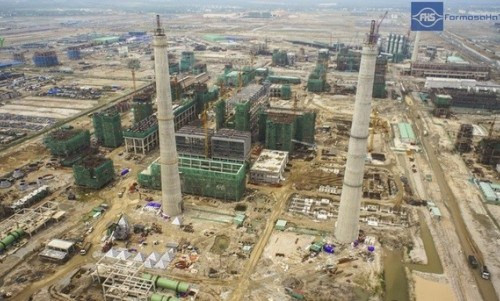 Dư luận đang quan tâm liệu có mối liên quan giữa hoạt động xả thải của Formosa và hiện tượng cá chết hàng loạt ở miền Trung hay không.