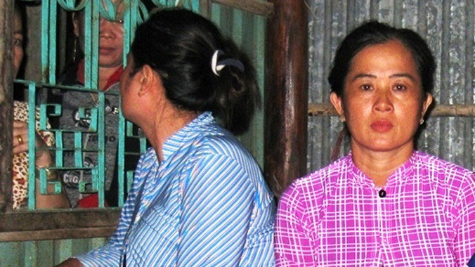 Vợ ngư phủ chờ chồng về.