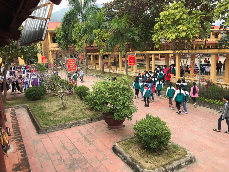 Trường có quần thể, khuôn viên khang trang.