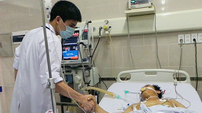 Nạn nhân phải chuyển về Bệnh viện Bạch Mai để điều trị. Ảnh:Soha.