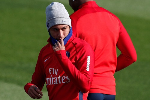 Neymar đã xin lỗi trong một buổi tập. Ảnh: Reuters.