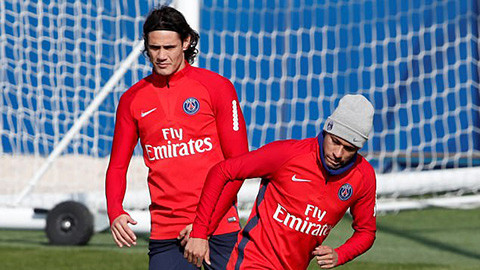Neymar tỏ thái độ 'lạnh lùng băng giá' với Cavani trên sân tập
