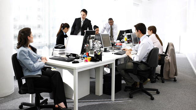 Dân văn phòng ngồi thế nào để không hại cột sống?