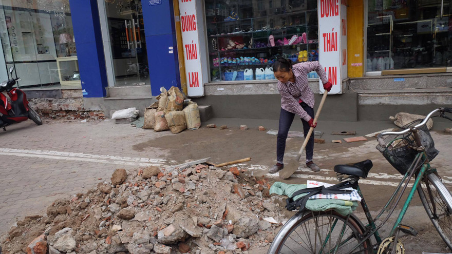 Tuyến phố Xã Đàn: Thay tam cấp bằng bục sắt 'linh hoạt'