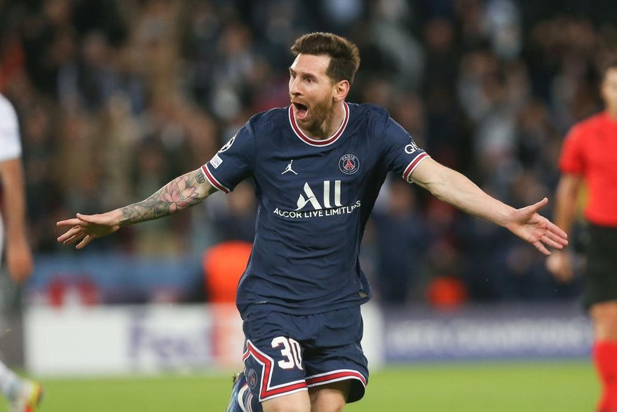 Messi ghi bàn ra mắt, PSG hạ đẹp Man City
