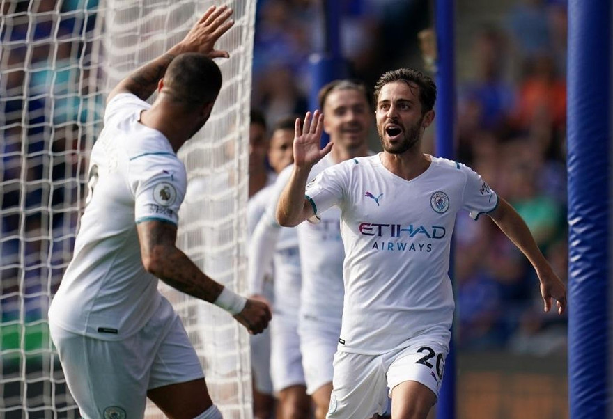 Hạ Leicester, Man City bám sát M.U trên bảng xếp hạng