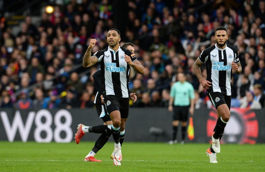 Nhờ VAR, Newcastle thoát thua trong gang tấc