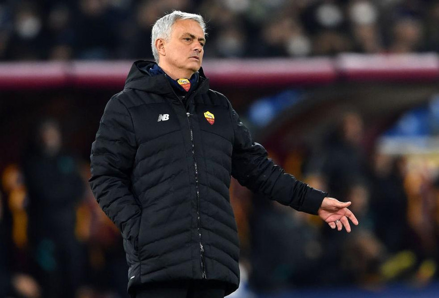 Thảm bại trước đội bóng cũ, Mourinho lâm nguy