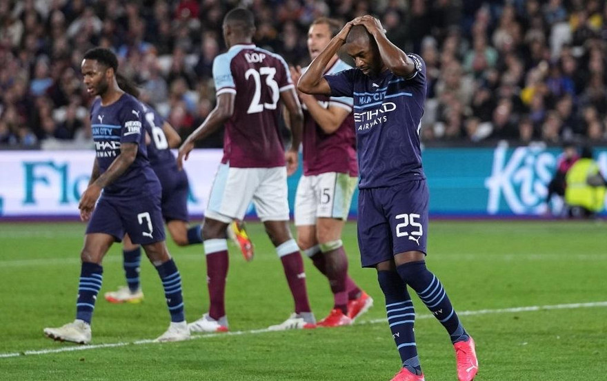 Thua sốc, Man City trở thành cựu vương ở cúp Liên đoàn Anh