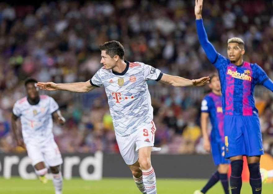Lewandowski lập cú đúp, Barca lại thảm bại trước Bayern
