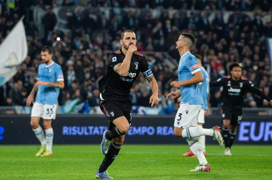 Juventus đánh bại HLV cũ Sarri với cú đúp phạt đền