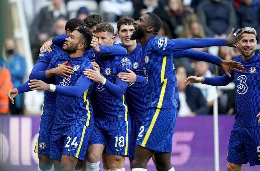 Hậu vệ lập cú đúp, Chelsea xây chắc ngôi đầu bảng