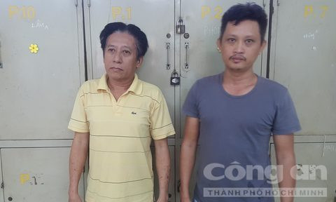 Hai đối tượng Kiệt và Hùng tại cơ quan công an. Ảnh: Thiên Long.