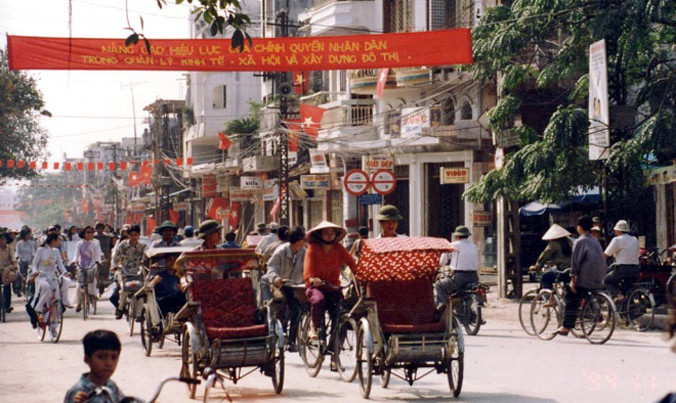 Những chiếc xích lô quen thuộc trên đường phố Hà Nội.