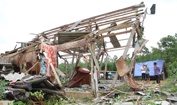 Lốc xoáy tàn phá ở Quảng Trị