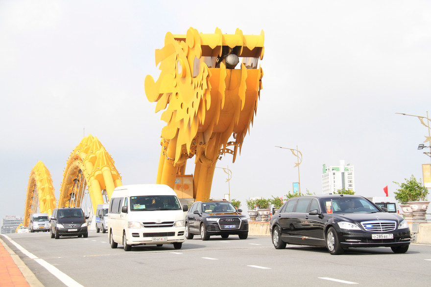 Siêu xe Tổng thống Nga, Mỹ cùng qua cầu Rồng Đà Nẵng
