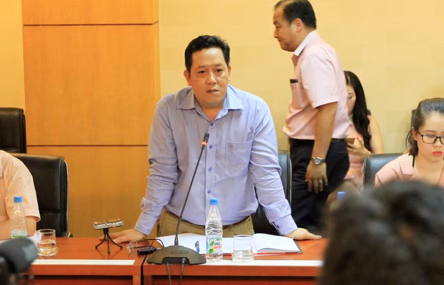 Ông Nguyễn Xuân Quang trả lời báo chí. Ảnh: Trường Phong