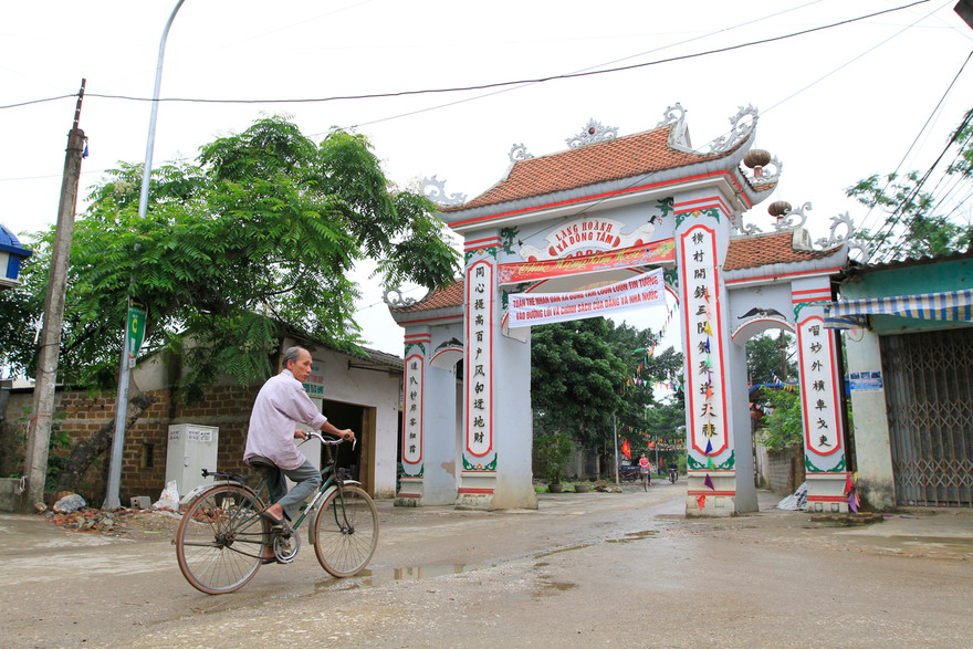 Lối vào thôn Hoành sáng nay, 23/4