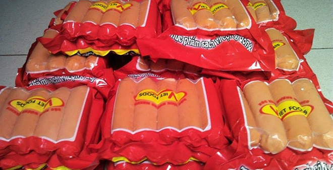 Điều chuyển công tác lãnh đạo đội QLTT “bắt nhầm” xúc xích Viet foods