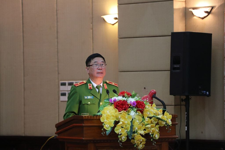 Phó Giám đốc công an thành phố phát biểu tại hội nghị