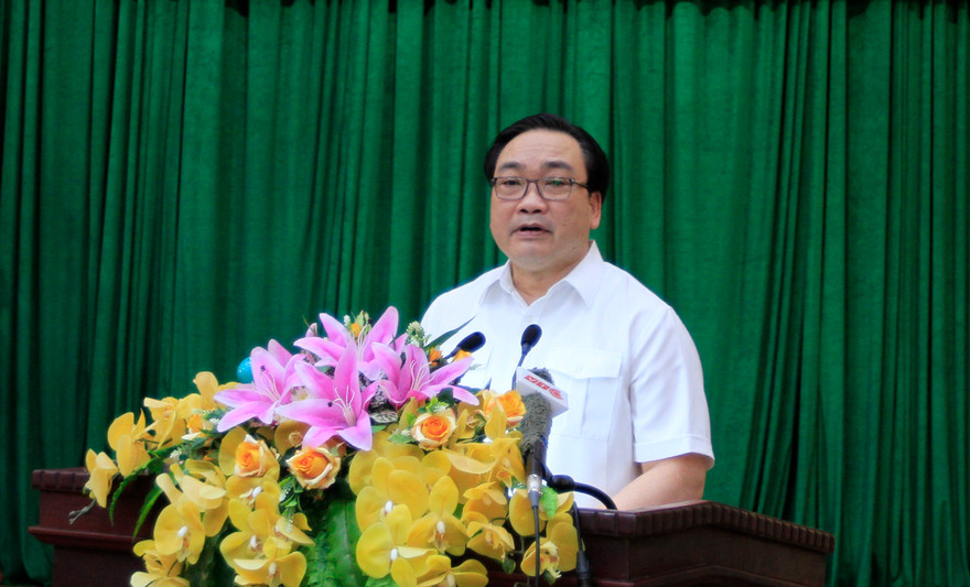 Bí thư Thành ủy Hà Nội Hoàng Trung Hải phát biểu tại hội nghị. Ảnh: Trường Phong