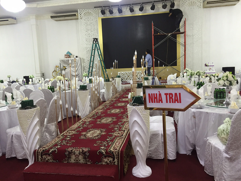 Cận cảnh nhà hàng, tiệc cưới bủa vây bảo tàng quốc gia