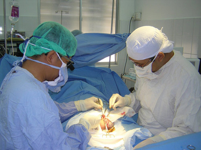 Vì sao phải trên 18 tuổi, độc thân mới được chuyển giới?