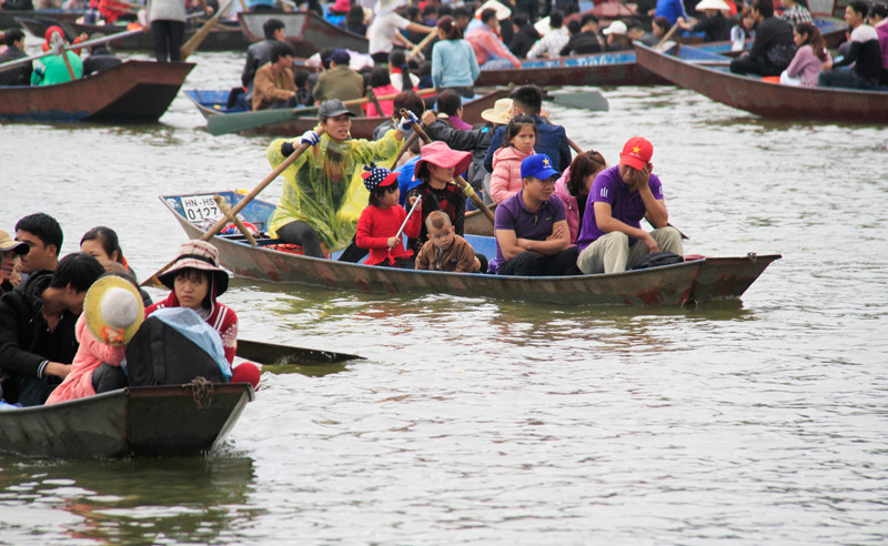 Vãn cảnh chùa Hương, nhiều đò không trang bị phao, áo cứu sinh
