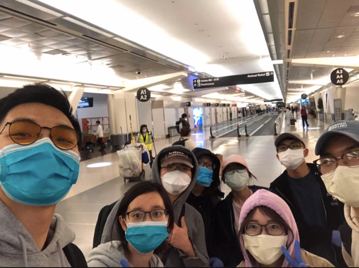 8 trong nhóm gần 40 học sinh mắc kẹt tại sân bay Dallas, Mỹ, hm 22/3 đã đến San Francisco để bắt chuyến bay đến Hong Kong để về Việt Nam 