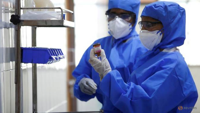 Các nhân viên y tế trong một bệnh viện tiếp nhận bệnh nhân COVID-19 ở TP Chennai, Ấn Độ. (Ảnh: Reuters)