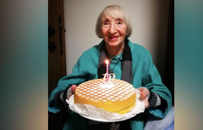 Cụ bà Italica Grondona, 102 tuổi, đã bình phục sau khi nhiễm COVID-19. (Ảnh: Reuters)