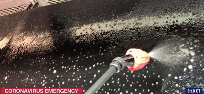 Cửa hàng thực phẩm phải phun khử khuẩn sau hành động của người phụ nữ