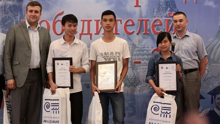 Trao giải cho 3 thí sinh xuất sắc