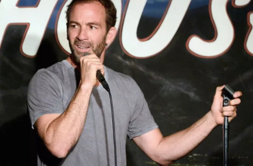 Showbiz 1/8: Diễn viên hài bị 4 phụ nữ tố tấn công tình dục