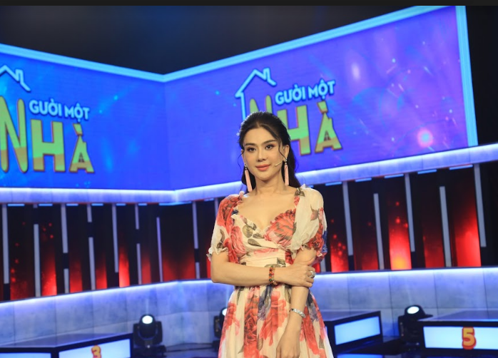 Lâm Khánh Chi đẹp rạng rỡ ở tuổi 43. 