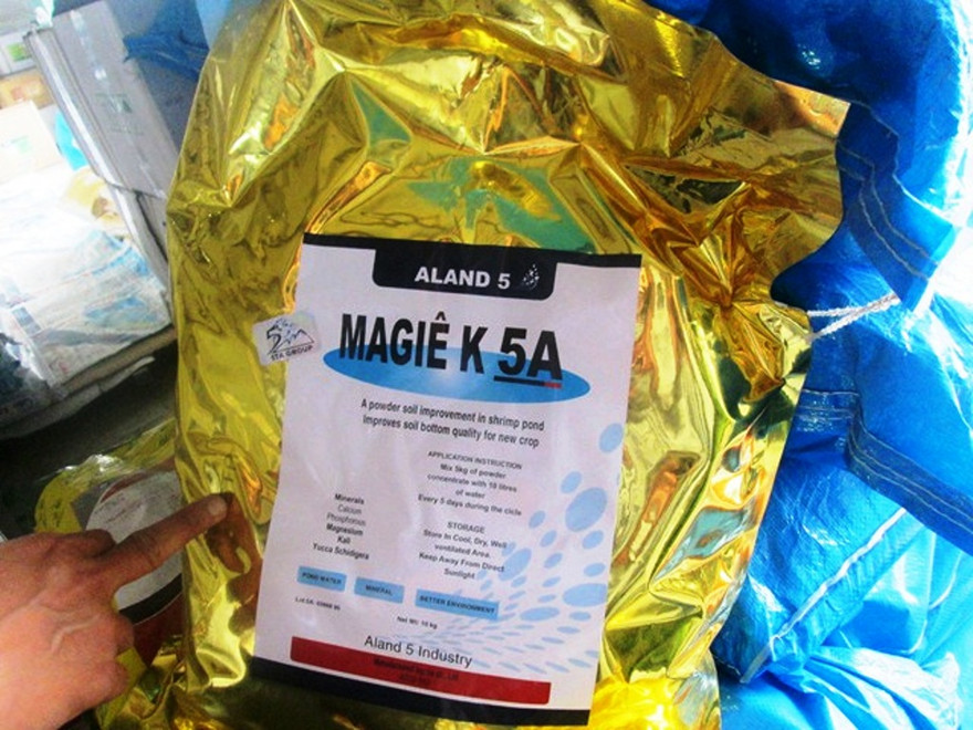 Tịch thu sản phẩm không thuộc danh mục cho phép sử dụng trong lĩnh vực chăn nuôi thủy sản.