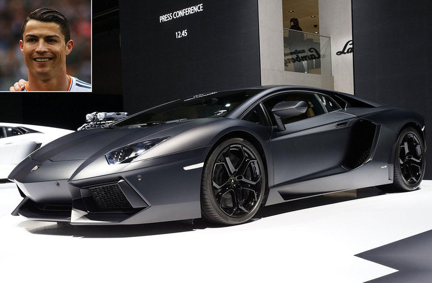 Thu nhập cao ngất ngưởng giúp Ronaldo có thể sở hữu bất cứ chiếc xe nào