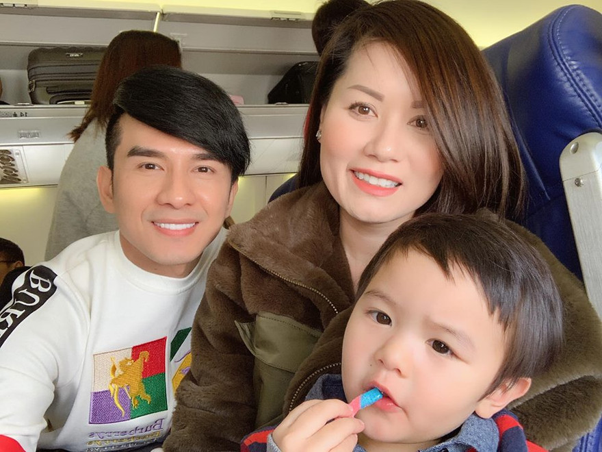 Showbiz 17/2: Hình ảnh gia đình Đan Trường đoàn tụ gây ‘sốt’