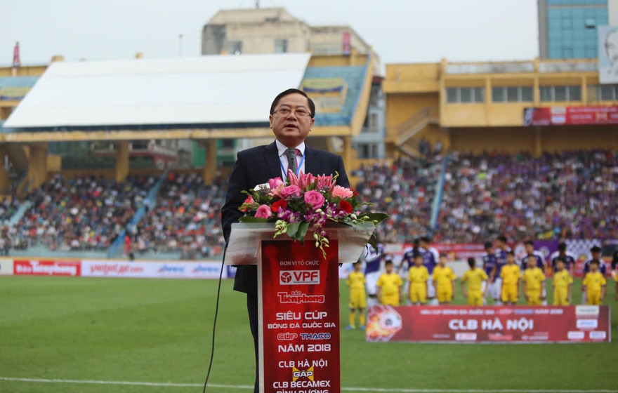 Nhà báo Lê Xuân Sơn- Tổng Biên tập Báo Tiền Phong, Đồng Trưởng ban tổ chức giải, phát biểu khai mạc. Ảnh: Như Ý 