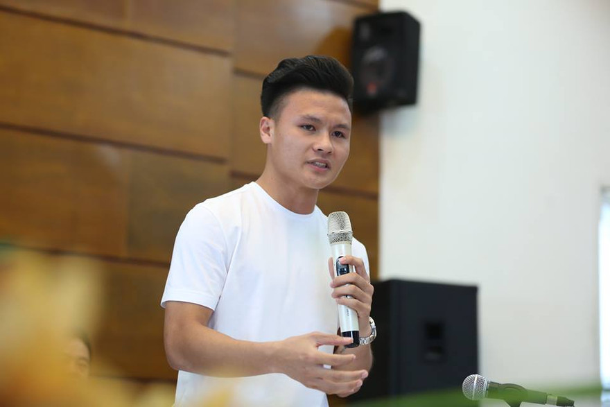 "Tôi không nghĩ nhiều tới thành công mà chỉ luôn cố gắng thi đấu thật tốt, thể hiện hết khả năng của mình và được nhìn nhận từ khán giả và BTC, BHL và HLV”- Quang Hải nói.