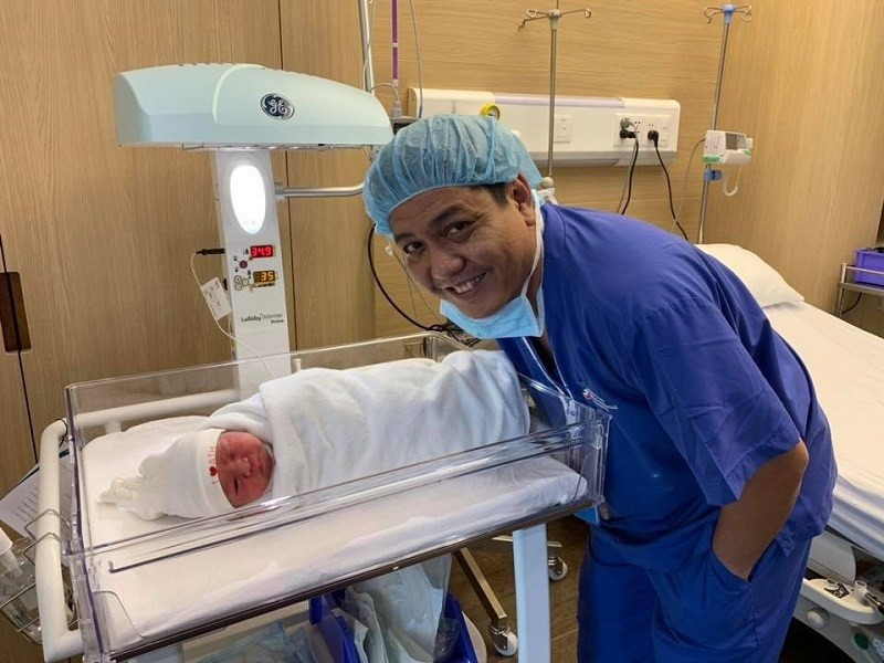 Showbiz 7/2: Đức Thịnh chào đón con thứ 2 vào ngày mùng 3 Tết