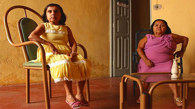 Beatriz và Joana Nascimento là hai chị em song sinh đã 72 tuổi trong cộng đồng người lùn còn lại ở Itabaianinha.