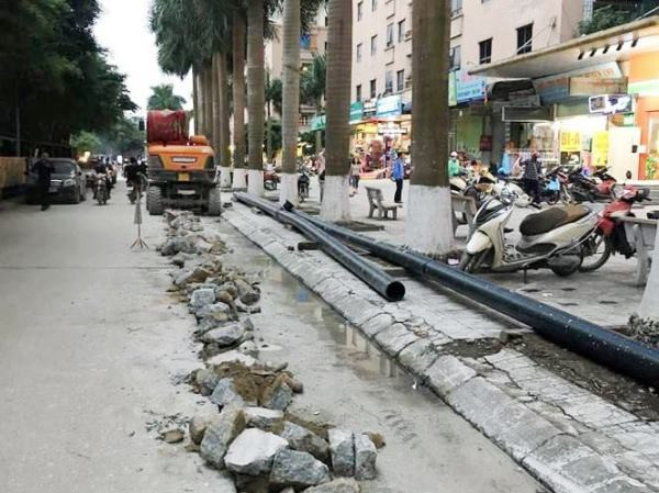 Việc thi công lắp ống nước khi chưa được sự cho phép đã bị lập biên bản dừng tại KĐT Đại Thanh