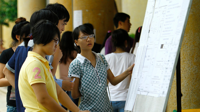 Nhiều thí sinh hy vọng mình đủ điểm chuẩn. Ảnh: Như Ý