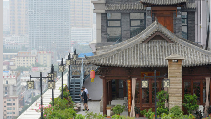 Cung điện hoành tráng trên đỉnh khách sạn cao tầng