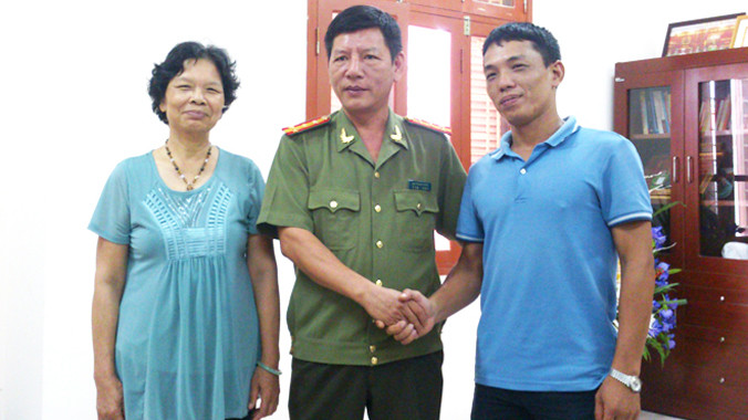 Mẹ và chồng chị Huyền cảm ơn Công an huyện Gia Lâm