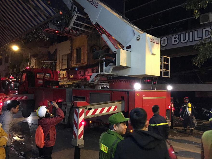 Nhiều người may mắn được cứu thoát trong đám cháy.