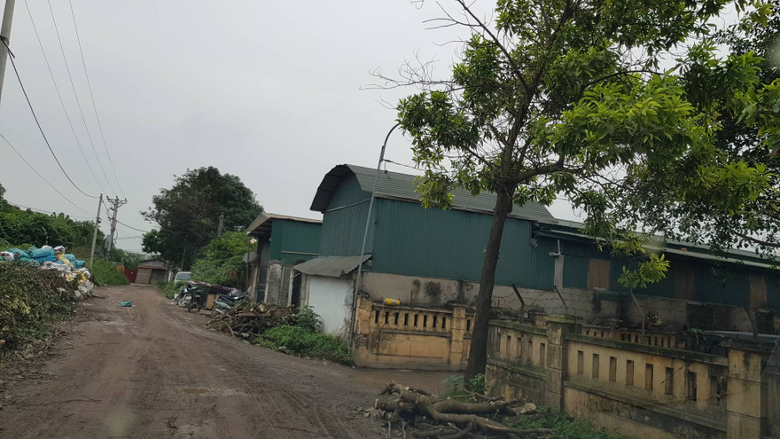 Sau vụ hỏa hoạn 8 người chết, lộ diện hàng nghìn nhà xưởng trực chờ... cháy